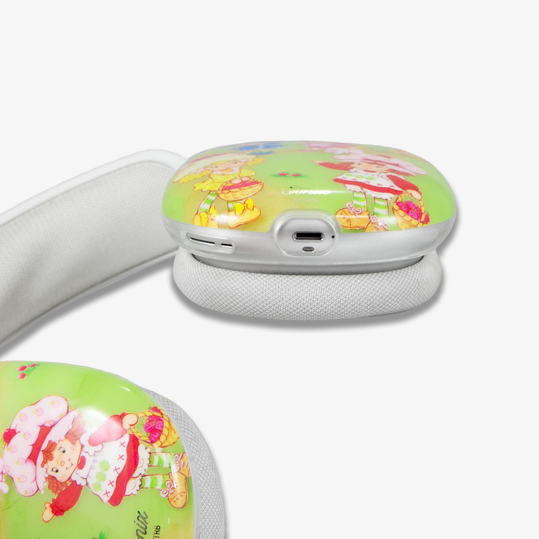Strawberry Shortcake™ Berry Besties Rainbow AirPods Max® Cover